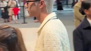 وانگ ییبو در فشن شوی شنل در پاریس