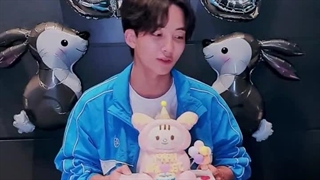 لایو تولد جونگهان سونتین در ویورس + زیرنویس فارسی (SEVENTEEN JEONGHAN WEVERSE LIVE (041023))