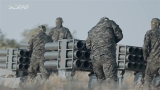 فیلم رونمایی گردان‌های قسام از سامانه موشکی جدید رجوم - طوفان الاقصی