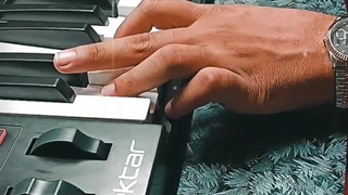 آهنگ بین منو تو با نوازندگی صالح اسماعیلی