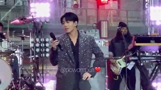 اجرا آهنگ seven از جونگ کوک در نیویورک