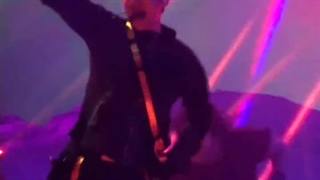 بکهیون توی پارانویا رو نتوانم....