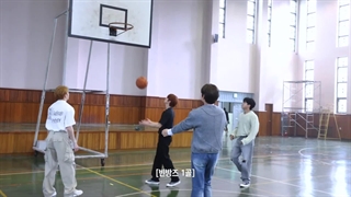 پشت صحنه Skz Flix و موزیک ویدئو Leave از STRAY KIDS همراه زیرنویس فارسی آنلاین ♡♡ کپ.