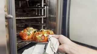 طرز تهیه فلفل دلمه‌ای شکم‌پر