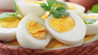 ۱۰ از مهم ترین خواص تخم مرغ اب پز
