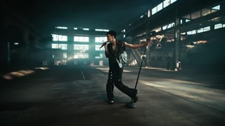 اجرای جونگکوک ( BTS) با آشر ( آهنگ Standing Next To You)♡♡