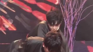 دلم برای اجرای روون کنار اعضا تنگه ):