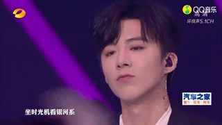 دوئت لیو یونینگ و ژائو لوسی "سقوط در دریای عشق"Zhao Lusi&LiuYuning