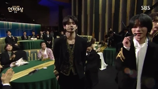 اجرای TXT در مراسم جوایز SBS