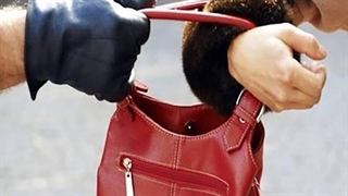 رو دست به سارق زورگیر حین سرقت در اتوبوس!