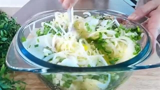 وقتی فقط سیب زمینی و پیاز داری،این خوشمزه ترین غذایی هست که میتونی درس کنی