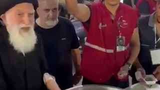 پذیرایی آیت علوی بروجردی از زائران اربعین