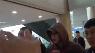 لی کانگ این تو فرودگاه (این مال خیلی وقت پیشه)