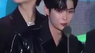 8 تا پسر دردسرساز کم بود حالا هانبین باید زیرز ها رو هم رهبری کنه خخخخخخخ