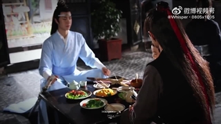 یه غذا خوردن طولانی خانواده سه نفرشون با آیوان