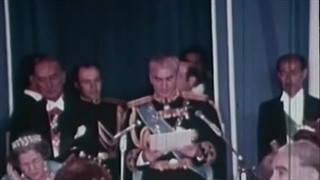 سخنرانی محمدرضا شاه پهلوی برای مهمانان ضیافت سلطنتی جشن‌های ۲۵۰۰ سال شاهنشاهی ایران تخت جمشید ۱۳۵۰