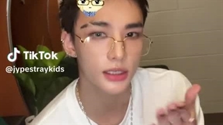 من اومدم :) ولی کم فعالیت میکنم ㅠㅠ