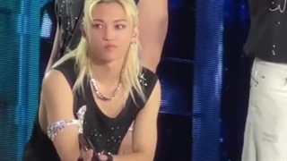 لیترالی نمیدونم توی کنسرت این اقایون چه خبره!