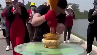 عجب چیزی ساخت 
